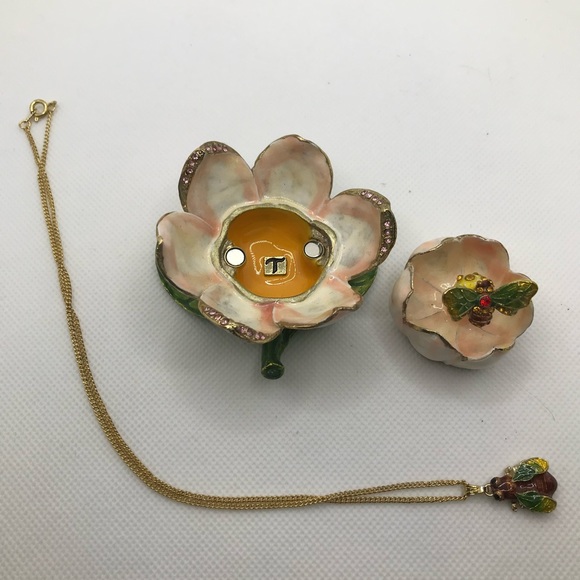 Lotus Flower with Bee Trinket Box - Picture 5 of 9